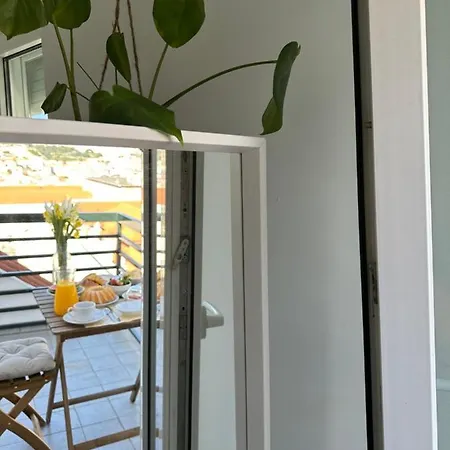 Com Wc Privativo E Varanda No Chiado Homestay Lisbon